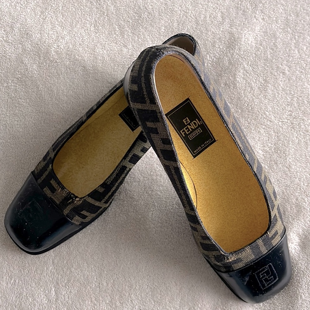FENDI // Zucca FF monogram logo leather cap toe pumps (7)